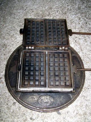 Altes Guss Waffeleisen Dc 487 - 4 Mit Rundem Ofenring Kohleherd Waffle Iron Fer Bild