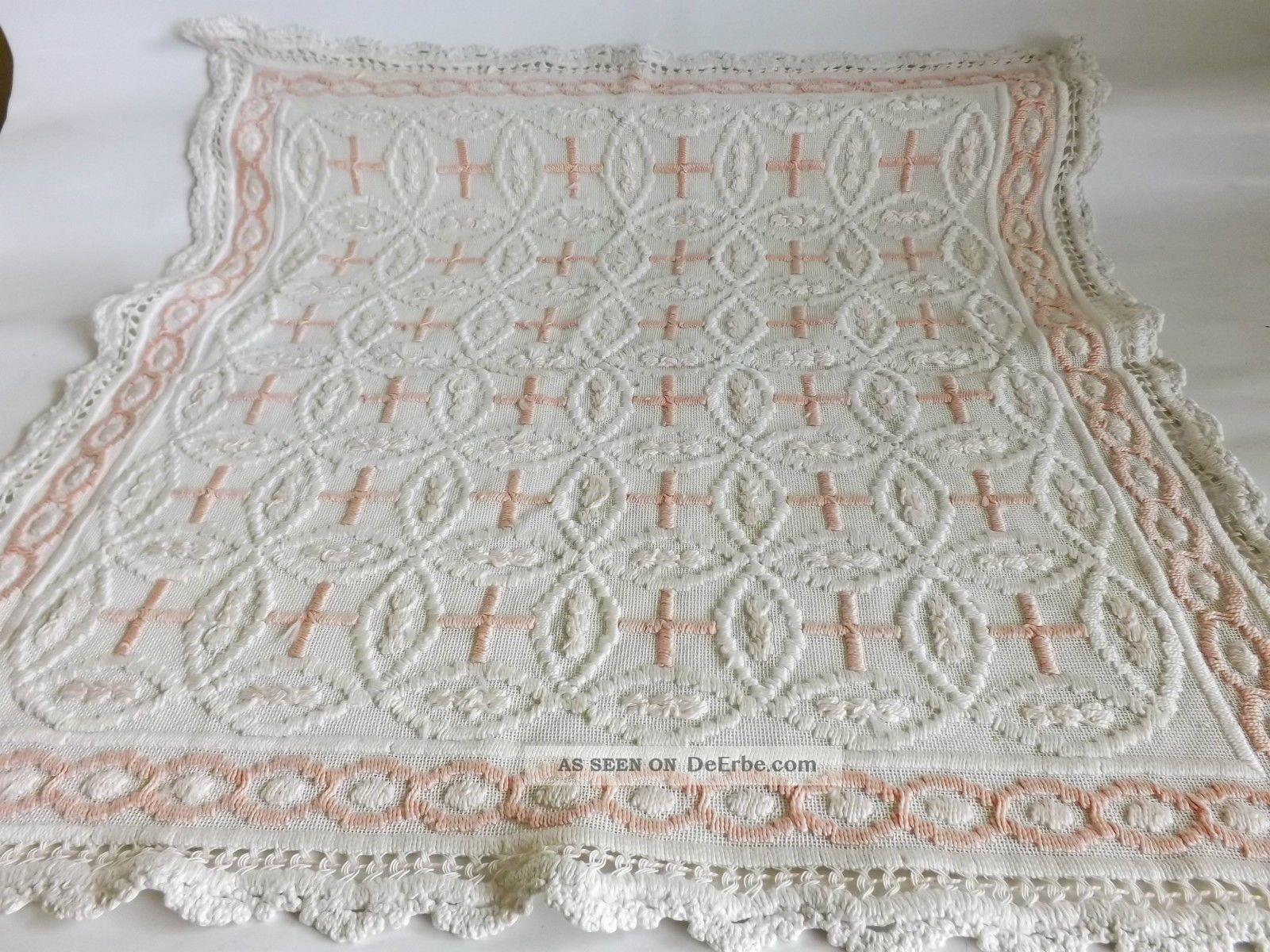 Alte Mitteldecke Deckchen Stickerei Häkelspitze Weiß Rosa 47x47 Cm Tischdecken Bild