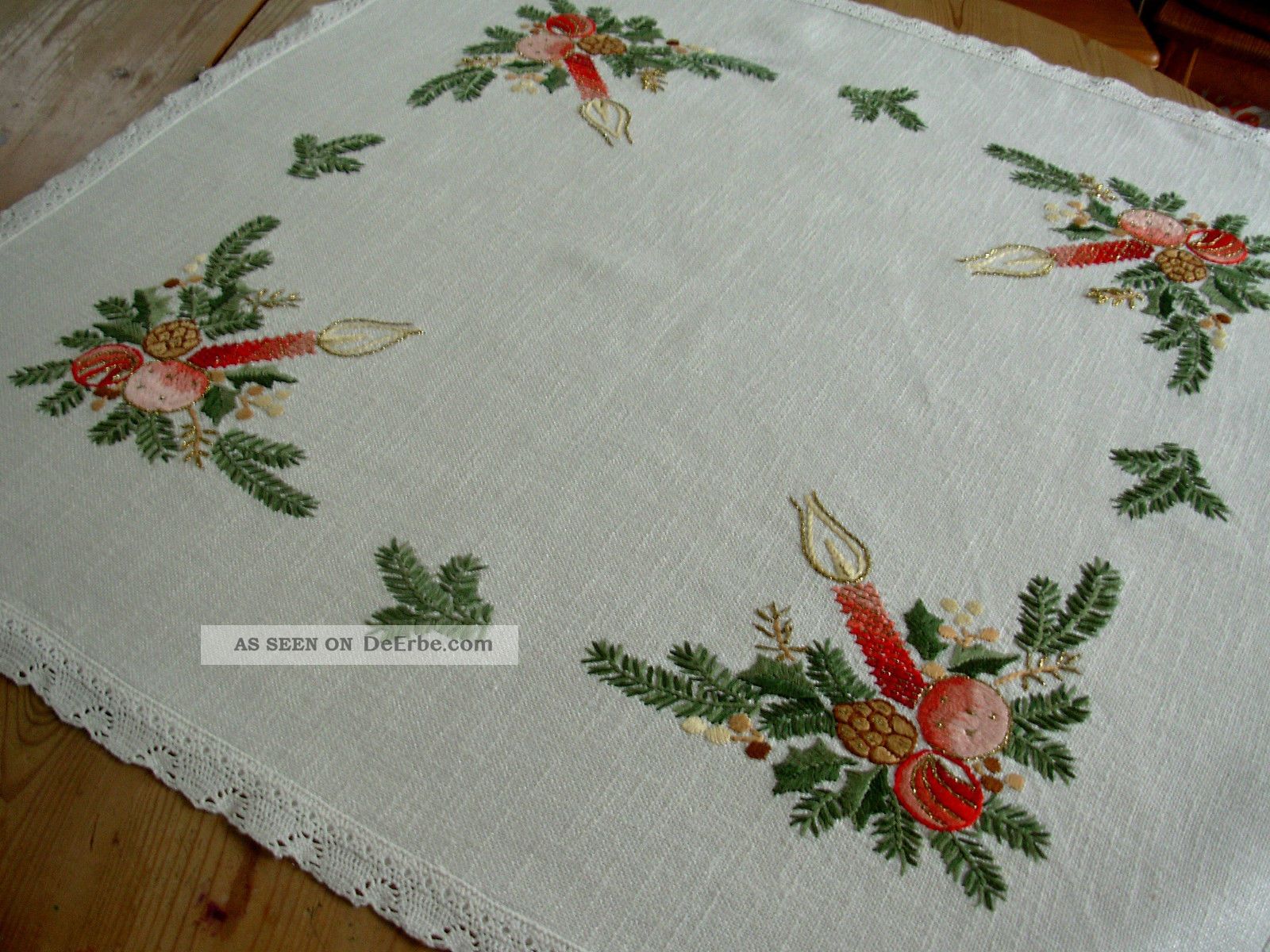 Schöne Weihnachts Tischdecke - Handbestickt - 80 X 80 - Pflegeleicht. Tischdecken Bild