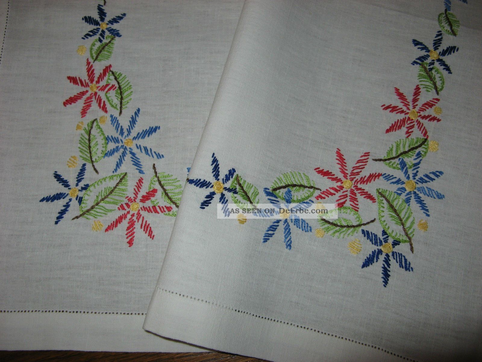 Omas Mitteldecke - Handarbeit - Stickerei - Blumen - Hohlsaum - Leinen?tischdecke Tischdecken Bild