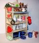 Miniatur Küchenregal Mit Porzellangeschirr,  Vorratstöpfchen,  Kannen Für Puppenhaus Puppenstuben & -häuser Bild 2