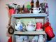Miniatur Küchenregal Mit Porzellangeschirr,  Vorratstöpfchen,  Kannen Für Puppenhaus Puppenstuben & -häuser Bild 7