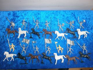 Konvolut 28 Merten Kunststoff Figuren Rohlinge Ritter,  Pferde 4cm Elastolin Bild
