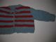 Niedliche Strickjacke Jacke Puppenkleidung Handarbeit 50er Jahre Puppenzubehör Original, gefertigt vor 1970 Bild 1