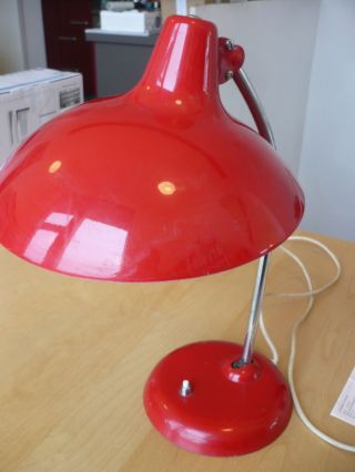 Kaiser - Idell,  Bauhaus Designer Christian Dell Schreibtischlampe Rot FundstÜck Bild