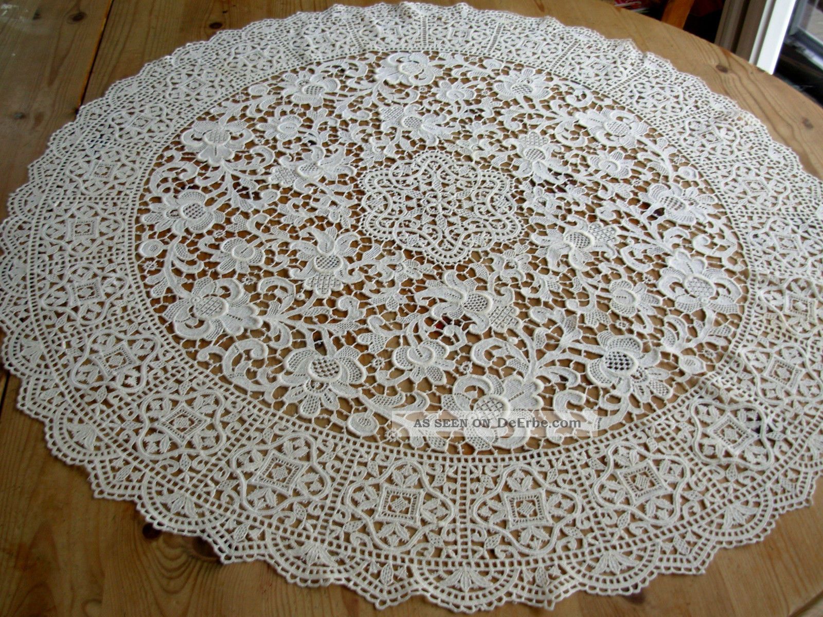 Wunderschöne Runde Plauener Spitzenmitteldecke.  75 Cm. Tischdecken Bild