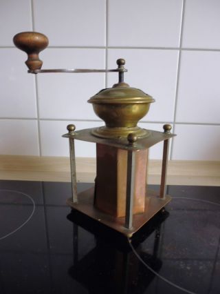 Kaffeemühle Antik - Um 1820 - 30 - - Kupfer - Messing - Eisen - Holz - Einzelstück? Bild