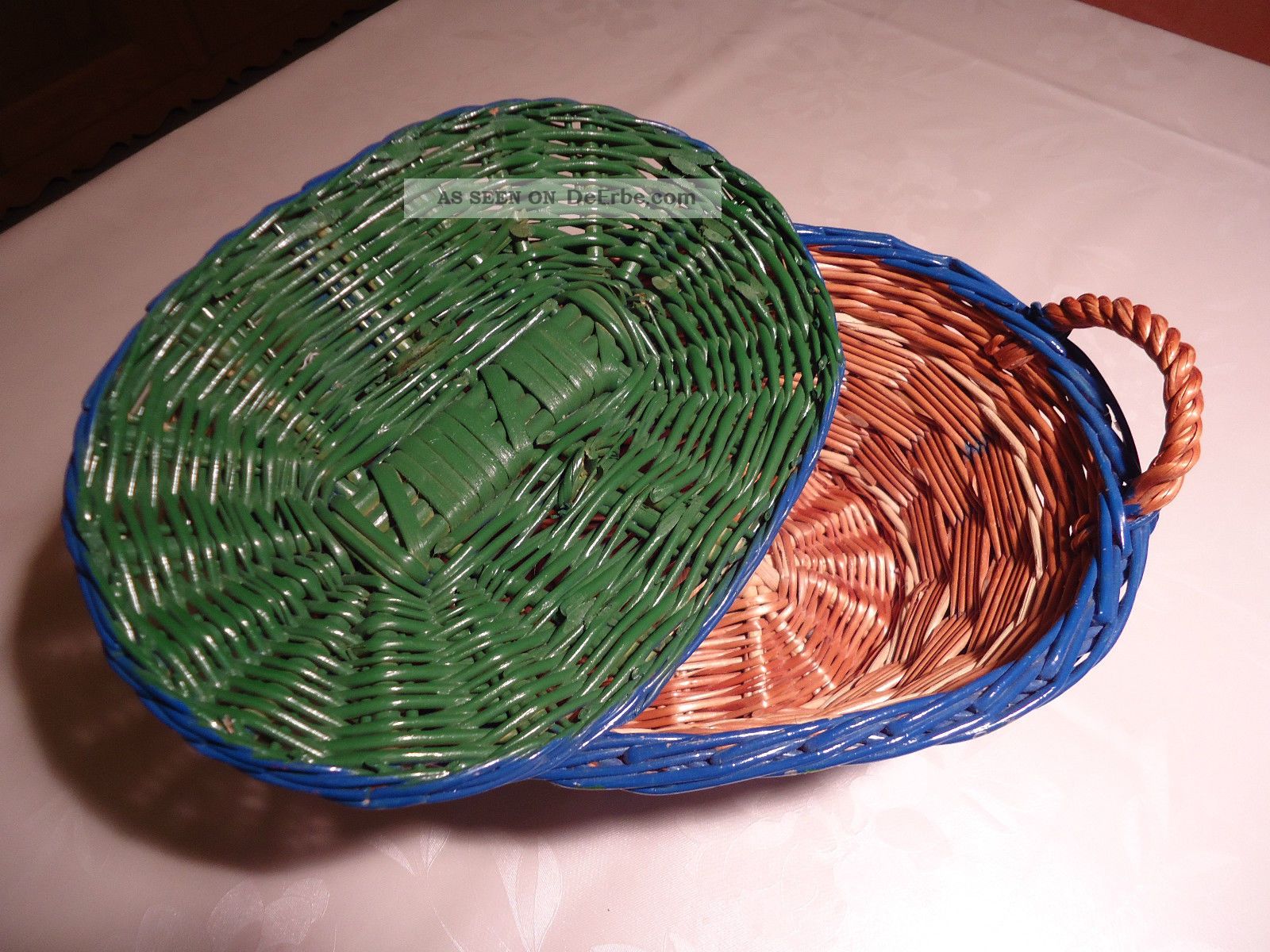 Schwalm, Schwälmer Brotkörbchen, Mit Deckchen Handgestickt, Und