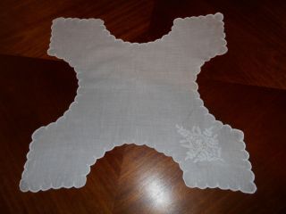 Kleines Deckchen - - Kreuz Mit Stickerei - - - Handarbeit - - Baumwolle Bild