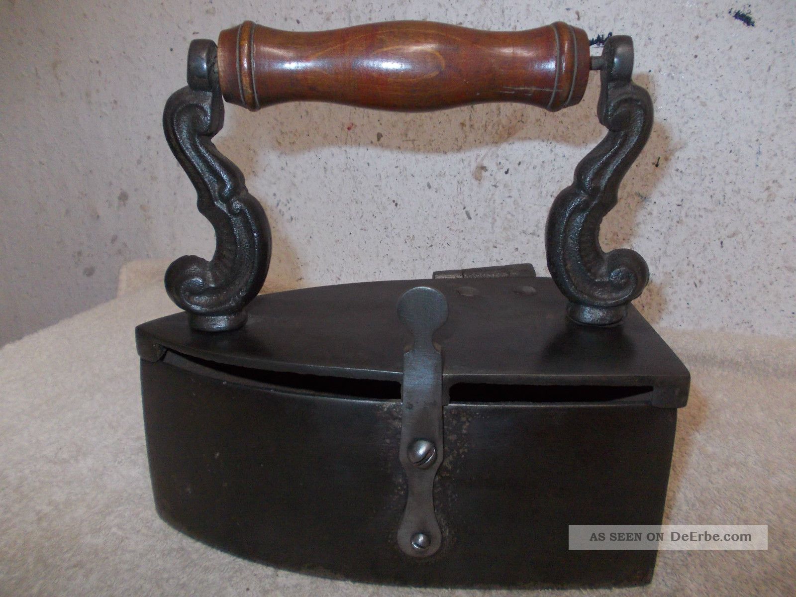 Altes Holzkohlen Bügeleisen,  Seltenes Bügeleisen,  Seitlich Zu öffnen,  Bügeleisen Schneider Bild