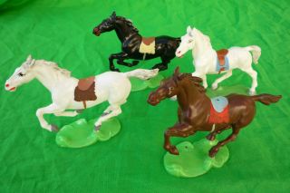 4 X Lisanto Pferde Für Cowboy & Indianer Figuren Ddr Kunststoff Bild