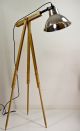 Dreibein Stehlampe Scheinwerfer Tripod Holz Stativ Lampe Vintage Stil 70 Er Gefertigt nach 1945 Bild 1