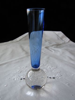 Kleine Vase Zweifarbig Mit Gearbeitetem Luftblasendekor Bild
