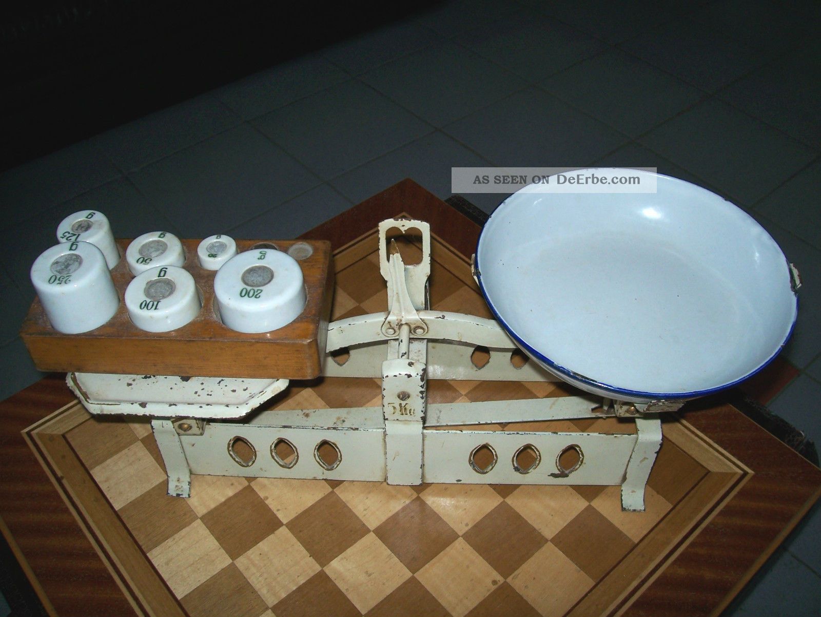Antike Waage M.  Emailschale,  M.  Originalgewichten Porzellan Und Messing,  C.  1900 Haushalt Bild