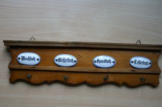 Alte Kleine Hängeleiste Aus Holz Mit Haken Und Porzellan - Schildern Bild