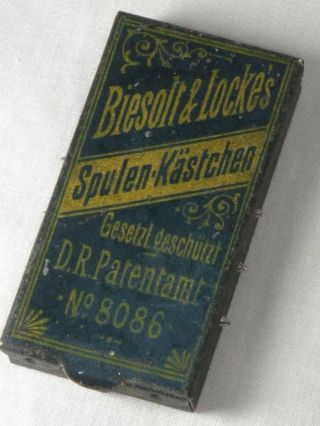 Antik Blechdose Nähmaschine SpulenkÄstchen Biesolt & Locke D.  R.  Pat.  Frankreich Bild