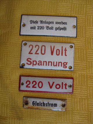4 Verschiedene Alte Email Schilder,  Stadtwasser Kalttrinkwasser,  Eigenes Wasser. Bild