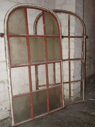 2 Alte Eisenfenster Stallfenster Abgerundet,  Klappbar Zum Renovieren Bild