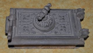 Antike Ofentür,  Gründerzeit,  Relief,  Gusseisen Von Kachelofen,  Florale Elemente Bild