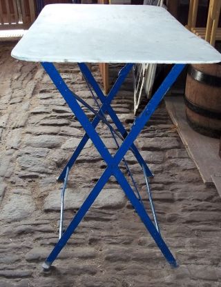 Alter Klapptisch - Gartentisch - Metalltisch - Tisch - Blechtisch - Biergartentisch Bild