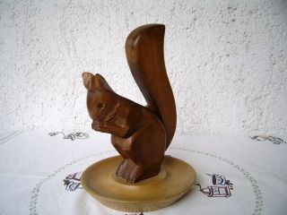 Niedliche Alte Geschnitzte Holzfigur Eichhörnchen Als Nußknacker Bild