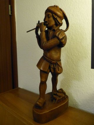 Holzfigur,  Geschnitzt,  Flötenspieler Bild