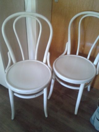2 Schöne Alte Bistro Stühle Holz Weiß Kult Bild