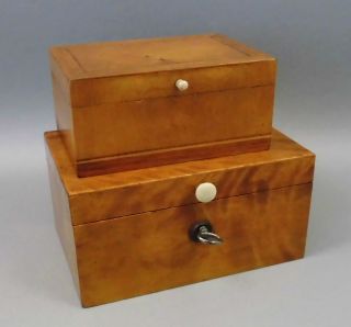 Um 1840/60: Zwei Biedermeier Holzkisten / Kisten,  Ausbirken - Holz,  Einlage Bild