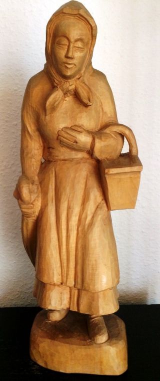 Holzfigur Schnitzerei Alte Frau Mit Schirm Und Korb Sockel Geschnitzt Ca.  47cm Bild