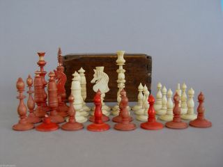 Uraltes Schachspiel Aus Bein,  Mit Holzbox,  Wohl Noch 19.  Jhd. Bild