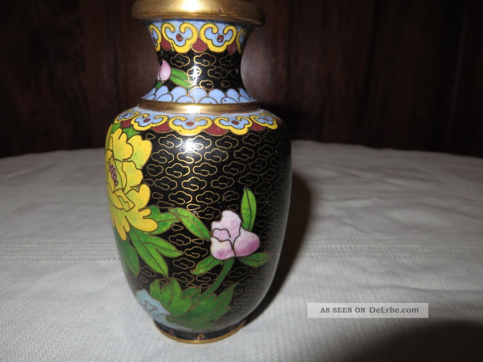 Schöne Alte Emaillierte Vase Mit Blüten Cloisonné,  China,  Wohl 19.  Jahrhundert Asiatika: China Bild