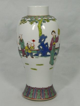 Vase Aus Porzellan Mit Emailfarbendekor Höhe 22,  9 Cm Porzellanvase China Um 1960 Bild