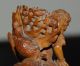 Antike Fein Geschnitzte Holzfigur Kampf Mit Dem Faun Zwerg Fabelwesen Signiert Asiatika: Japan Bild 6