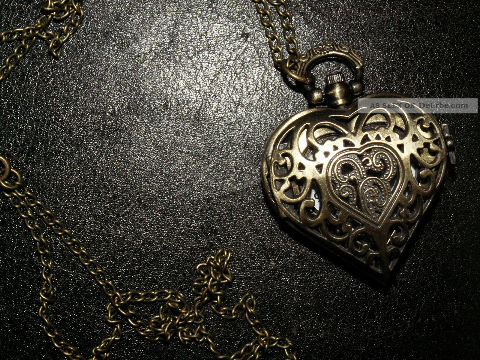 Messing Herz Anhänger Amulett Uhr Quarz Kette Halskette Quarzuhr Medaillon Liebe Entstehungszeit nach 1945 Bild