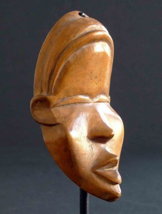 Alte Afrikanische Miniatur - Maske Vom Stamm Der Dan,  Ca.  10 Cm Höhe,  Metallsockel Bild