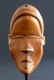 Alte Afrikanische Miniatur - Maske Vom Stamm Der Dan,  Ca.  10 Cm Höhe,  Metallsockel Entstehungszeit nach 1945 Bild 1