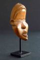 Alte Afrikanische Miniatur - Maske Vom Stamm Der Dan,  Ca.  10 Cm Höhe,  Metallsockel Entstehungszeit nach 1945 Bild 3