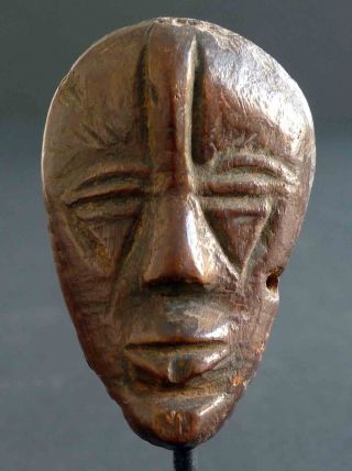Seltene,  Alte Afrikanische Miniatur - Maske,  Höhe Ca.  6,  5 Cm,  Metallsockel Bild