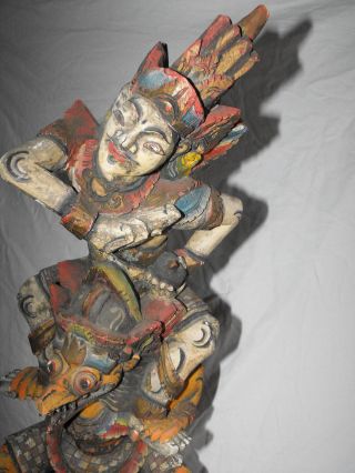 Große ältere Skulptur Holzfigur Garuda Gottheit Bali Indonesien Schnitzerei Bild