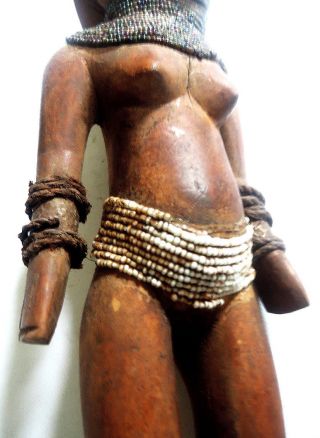 Weibliche Ahnenfigur,  Ovimbundu,  Angola,  Figure Féminine Ancêtre,  Ovimbundu,  Angola Bild