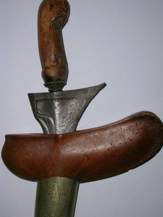 Altes Jagdmesser Aus Indonesien,  Holzverzierung,  Damastklinge In Handarbeit Um1900 Bild
