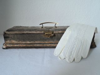 Handschuhschachtel Mit Weißen Lederhandschuhen Schatulle Jugendstil Bild
