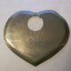 4x Zinnteller Herzform Herz Teller Tablett Aufhänger Sandguss Handarbeit 95 Gefertigt nach 1945 Bild 5