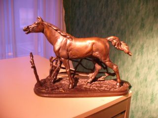 Pferd / Pferdeskulptur Aus Dachbodenfund Bild