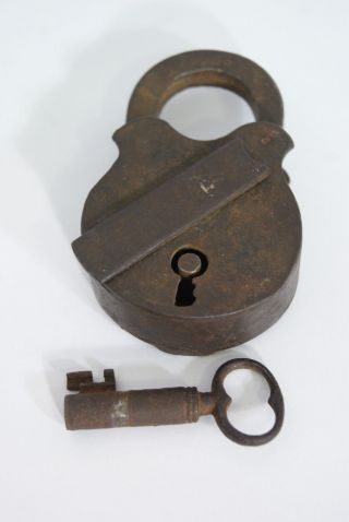 Antikes Vorhängeschloss Mit Schlüssel - - Funktionsfähig °eisenschloss°padlock Bild