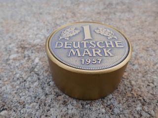 Dachbodenfund Kellerfund Briefbeschwerer 1 Deutsche Mark 1957 Metall ? Messing ? Bild