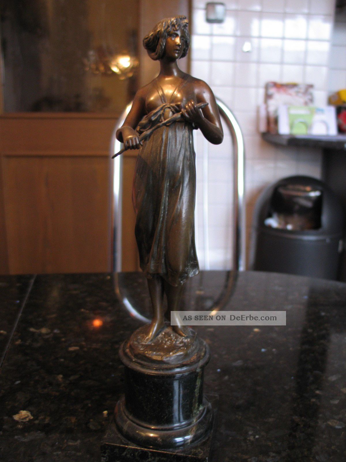 Mädchenfigur Bronze Junge Dame Gladenbeck Friedrichshagen M.  Lindenberg Bronze Bild