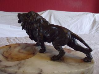 Marmoraschenbecher Mit Bronze - Figur (löwe) Bild