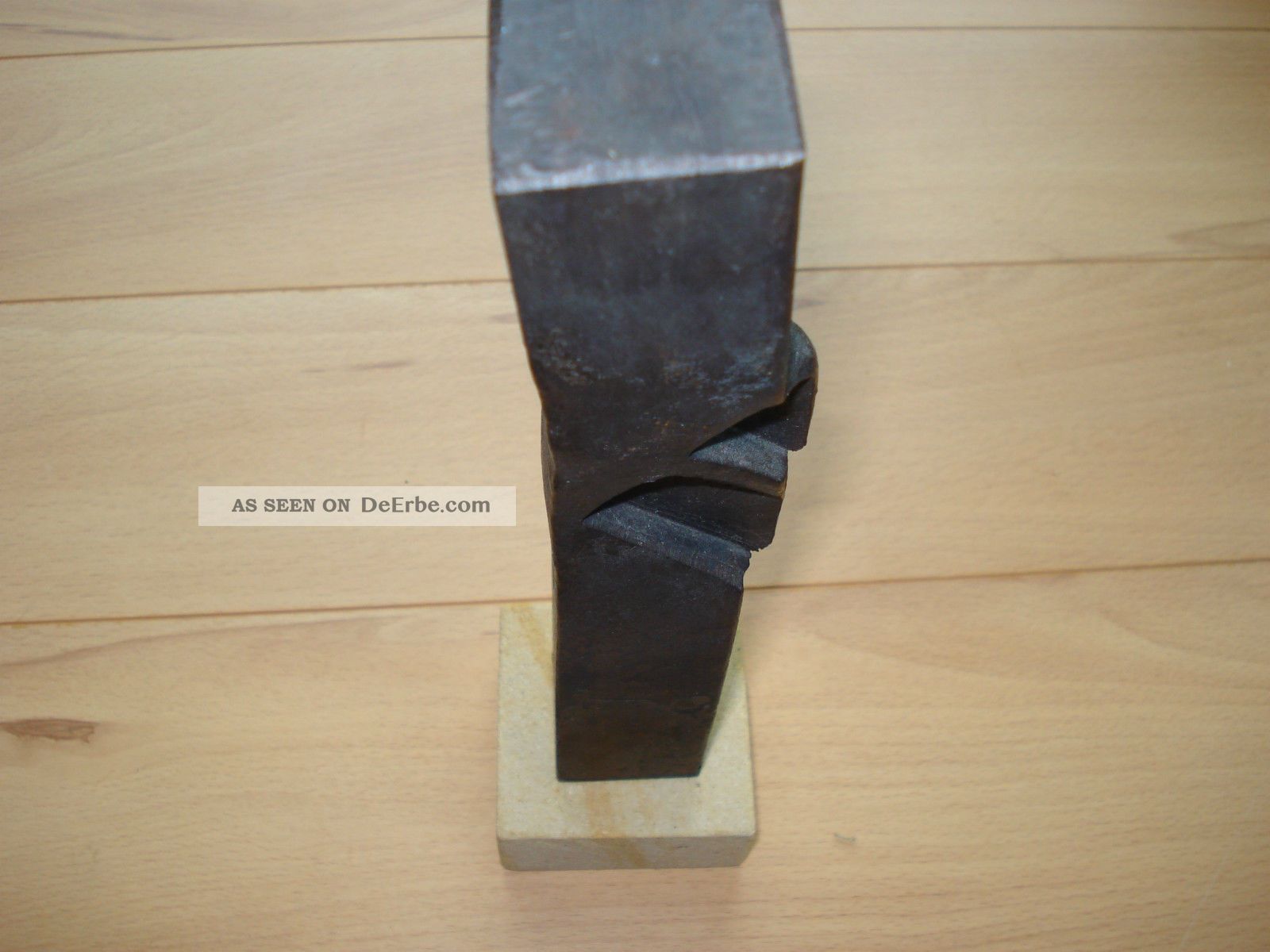 Skulptur Aus Eisen Mit Sandsteinsockel Gefertigt nach 1945 Bild
