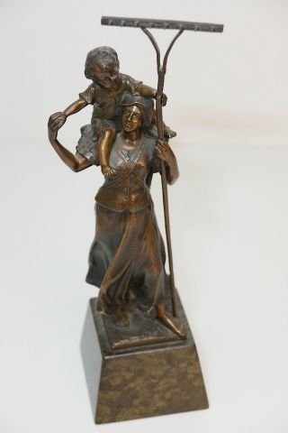 Statue Bronze Ernthelferin Mit Kind Bronzefigur P.  Kamalgen O.  ä.  Marmorsockel Bild